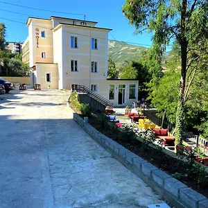 Hotel R
